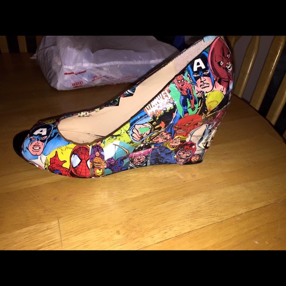 Custom comic heels. - Picture 2 of 2
